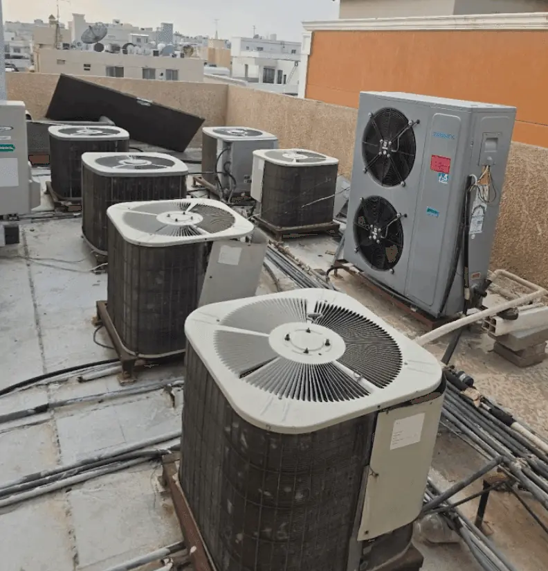 FAOWZ AL-DEERA certified AC technician in Kuwait performing professional air conditioner repair